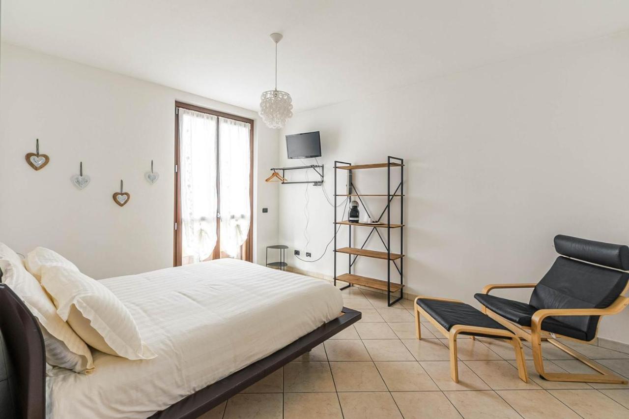 Le Quattro Stelle Villa Cardano Al Campo Exterior foto